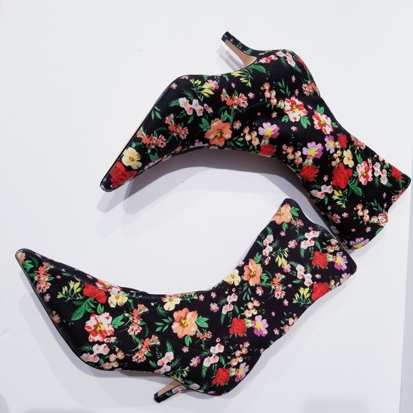 Steve Madden Shoes - Steve Madden Ramone Ankle Boots Floral 